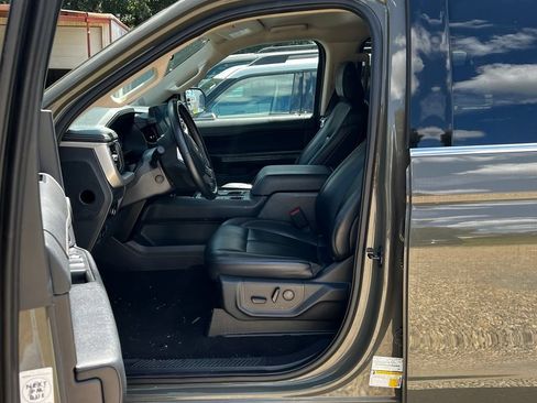 Used 2024 Ford Expedition Max XLT RWD image 8