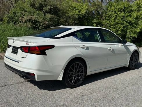 Used 2023 Nissan Altima 2.0 SR FWD image 5