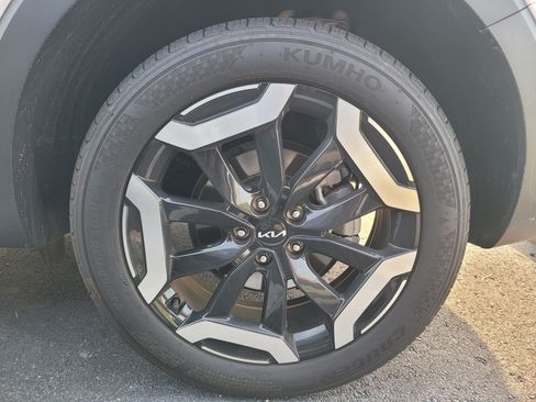 Used 2025 Kia Telluride S FWD image 9