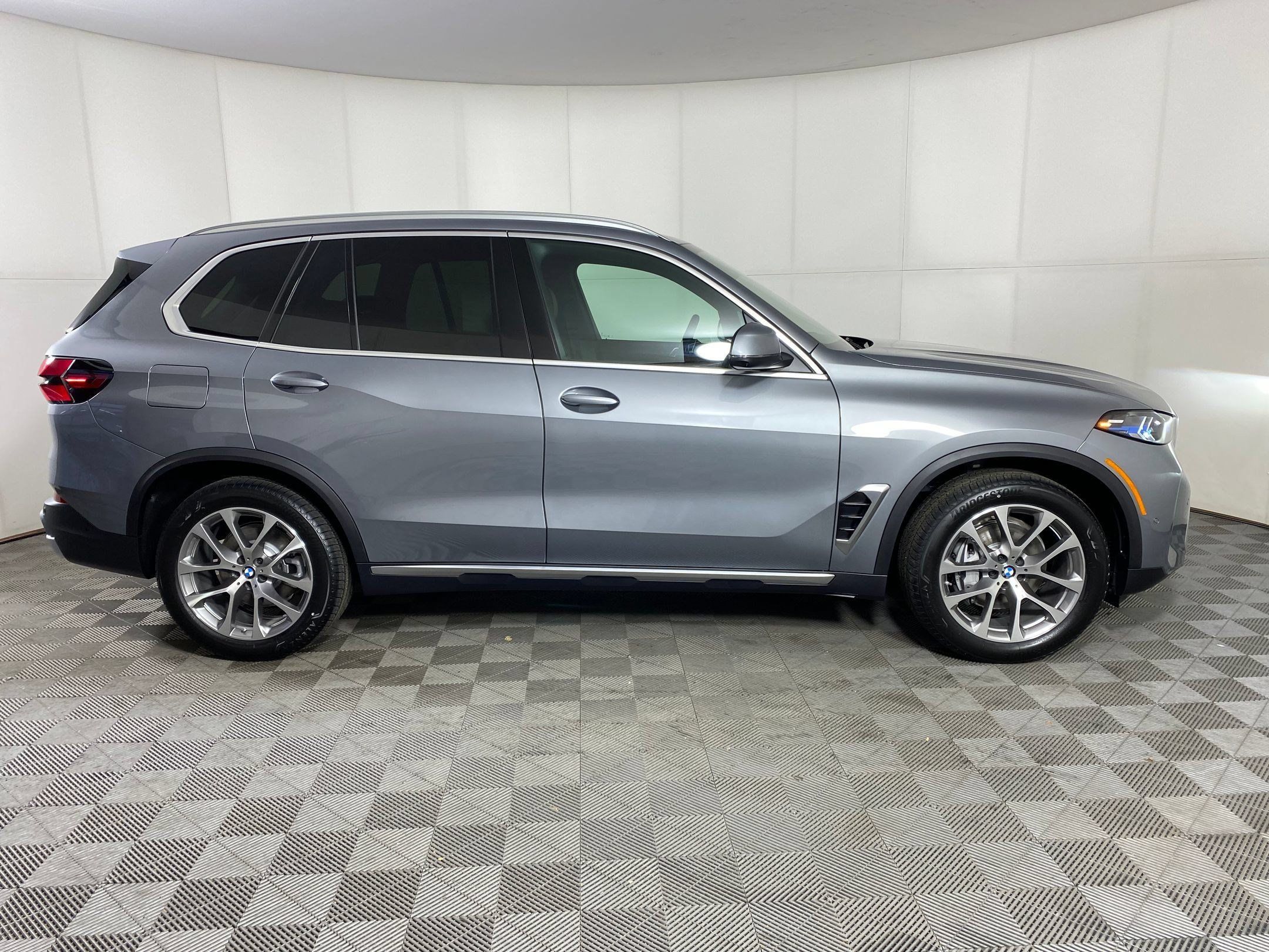 Used 2026 BMW X5 xDrive40i w/ Premium Package AWD/4WD image 8