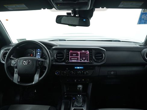 Used 2022 Toyota Tacoma TRD Sport image 12