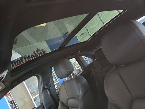 Used 2025 Porsche Macan image 22