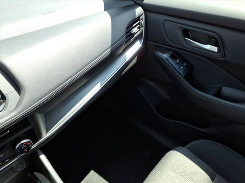Used 2025 Nissan Rogue SV AWD/4WD image 34