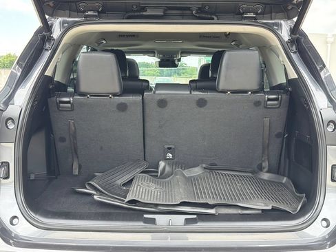 Used 2021 Toyota Highlander XLE AWD/4WD image 6