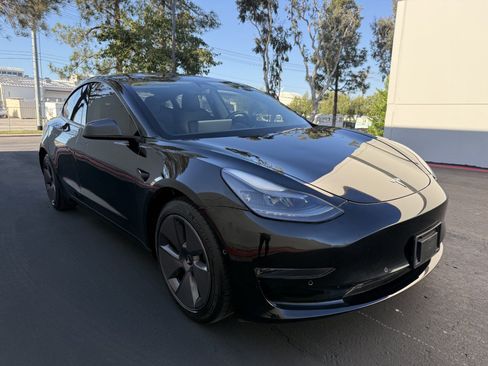 Used 2022 Tesla Model 3 Standard Range RWD image 2