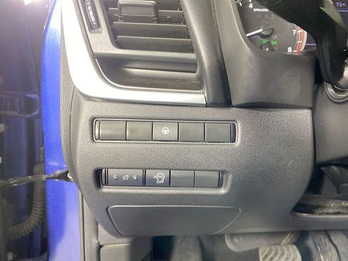 Used 2023 Nissan Rogue SV image 12