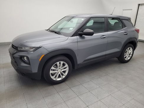 Used 2021 Chevrolet TrailBlazer LS w/ LPO, Blackout Package FWD image 2