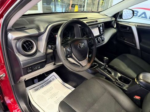 Used 2018 Toyota RAV4 LE FWD image 31