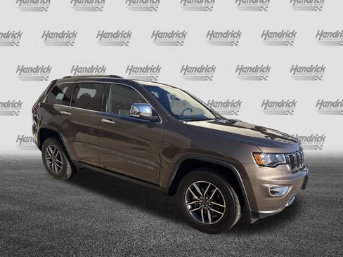 Used 2020 Jeep Grand Cherokee Limited w/ Luxury Group II image 2