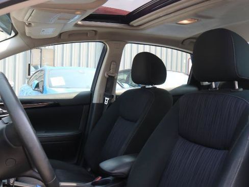 Used 2019 Nissan Sentra SV w/ Special Edition Package FWD image 8