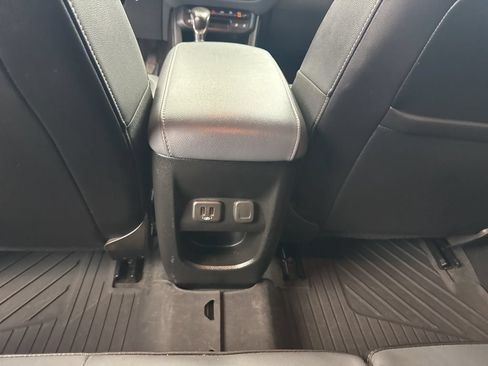 Used 2022 Chevrolet Colorado Z71 AWD/4WD image 31