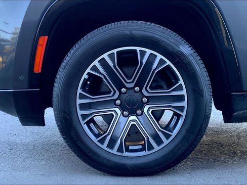 Used 2022 Jeep Wagoneer Series III w/ Flexible Seating Group image 9