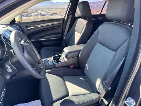 Used 2022 Chrysler 300 Touring image 9