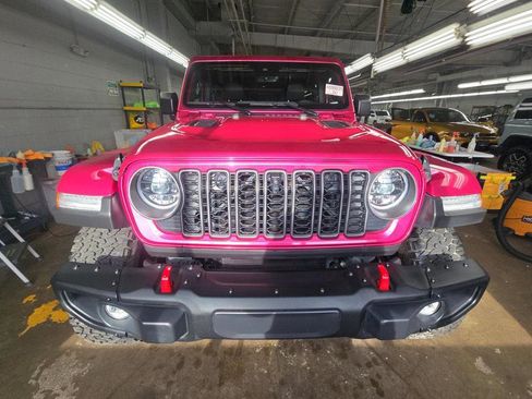 Used 2024 Jeep Wrangler Unlimited Rubicon AWD/4WD image 2