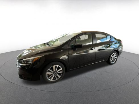 Used 2025 Nissan Versa SV image 8