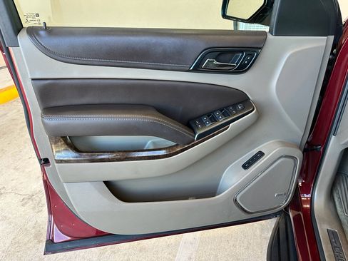 Used 2016 Chevrolet Suburban LT image 8
