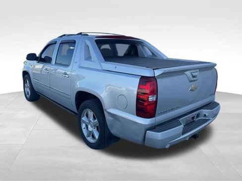 Used 2011 Chevrolet Avalanche LTZ AWD/4WD image 29