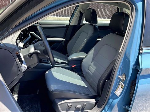Used 2025 Volkswagen Jetta SE FWD image 24