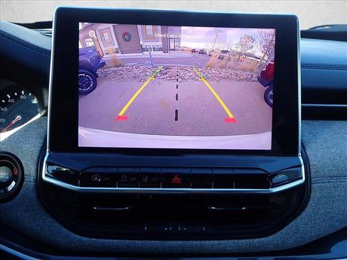 Used 2024 Jeep Compass Latitude image 17