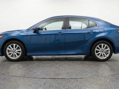 Used 2025 Toyota Camry LE FWD image 5