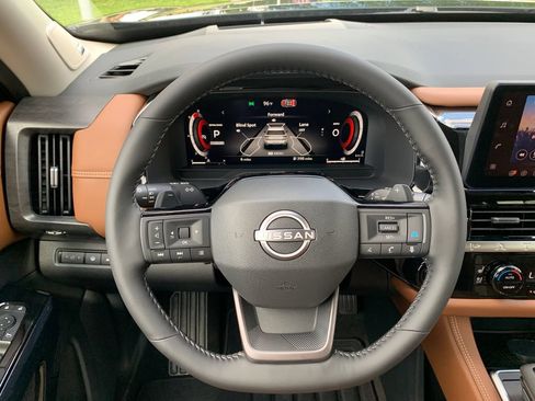 New 2026 Nissan Pathfinder Platinum FWD image 8