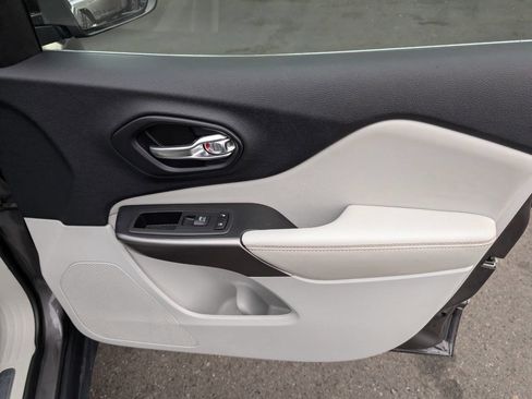 Used 2019 Jeep Cherokee Limited w/ Trailer Tow Group image 38