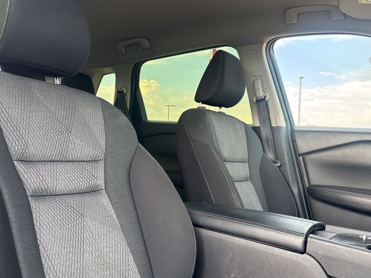 Certified 2025 Nissan Rogue SV FWD image 32