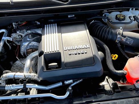 Used 2024 Chevrolet Silverado 1500 ZR2 image 32