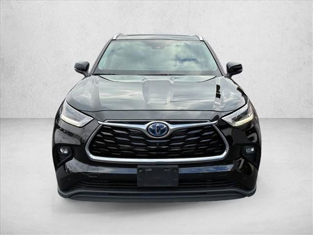 Used 2021 Toyota Highlander Limited AWD/4WD image 2