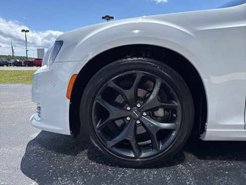 Used 2023 Chrysler 300 Touring L w/ Popular Equipment Group RWD image 5
