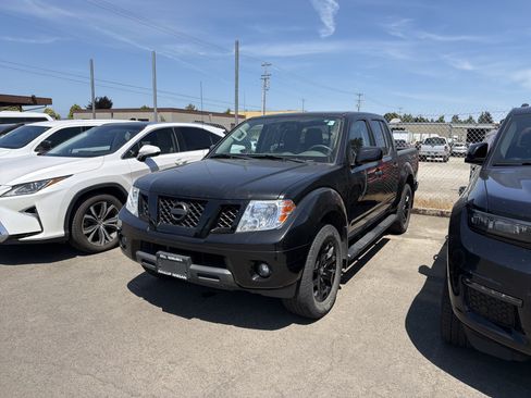 Used 2020 Nissan Frontier SV w/ Midnight Edition Floor Mats AWD/4WD image 6