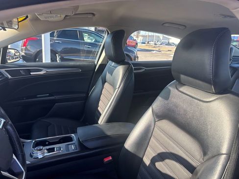 Used 2017 Ford Fusion SE w/ Equipment Group 201A image 14