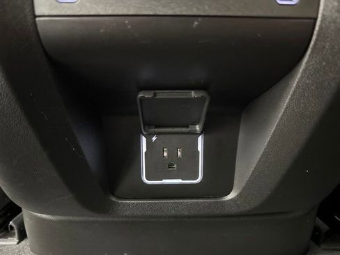 Used 2025 GMC Yukon XL Denali AWD/4WD image 27