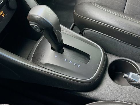 Used 2020 Chevrolet Trax LT w/ LT Convenience Package FWD image 16