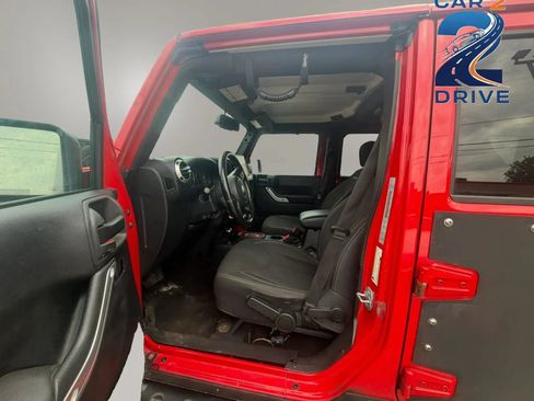 Used 2018 Jeep Wrangler Unlimited Sahara AWD/4WD image 12