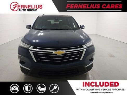 Used 2023 Chevrolet Traverse LT image 2