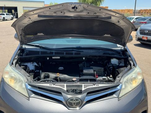 Used 2018 Toyota Sienna XLE w/ XLE Navigation Package FWD image 19