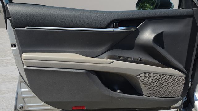 Used 2022 Toyota Camry SE FWD image 14