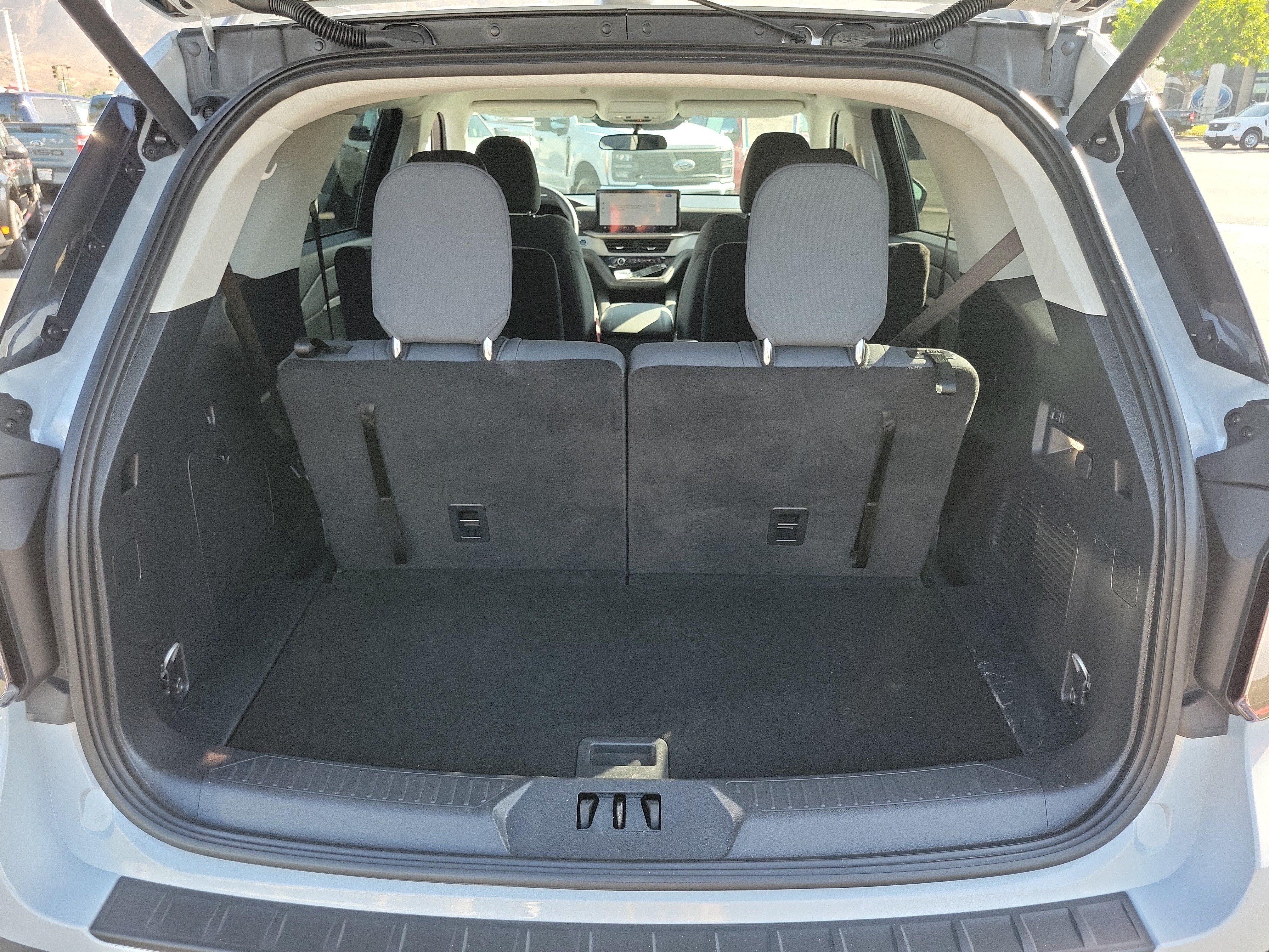 Used 2026 Ford Explorer Active AWD/4WD image 12