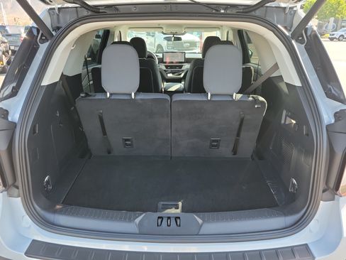 Used 2026 Ford Explorer Active AWD/4WD image 12