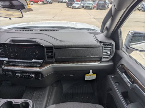 New 2026 GMC Sierra 1500 SLE w/ X31 Off-Road Package image 4