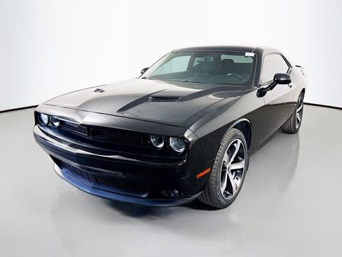 Used 2018 Dodge Challenger SXT w/ Blacktop Package image 4
