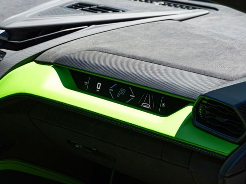 Used 2025 Lamborghini Revuelto AWD/4WD image 18