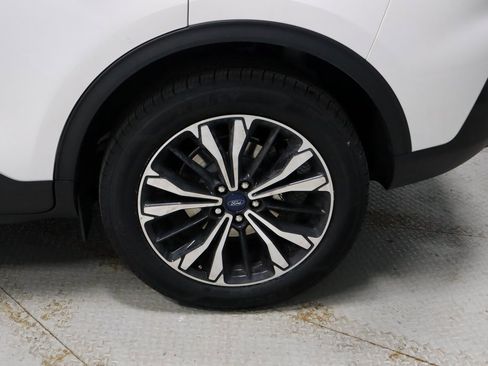 Certified 2022 Ford Escape SE w/ SE Sport Appearance Package image 19