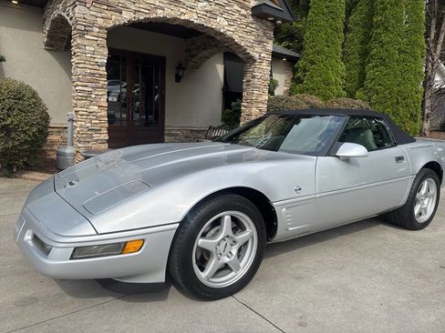 Used 1996 Chevrolet Corvette Convertible image 2
