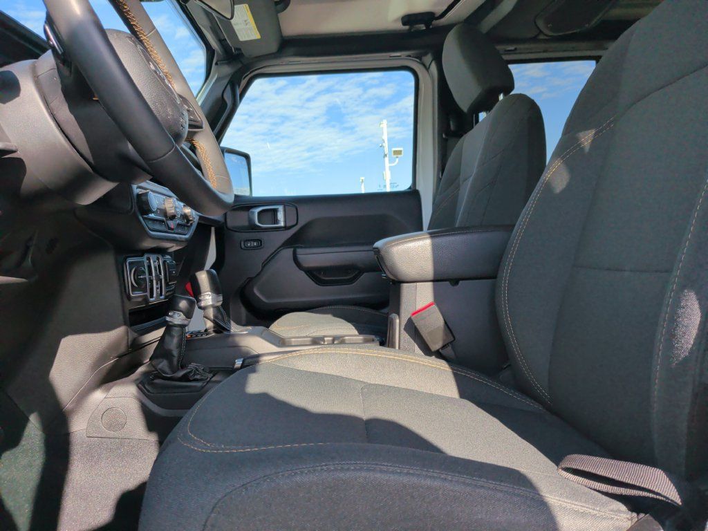 Used 2024 Jeep Wrangler Unlimited Sport AWD/4WD image 18