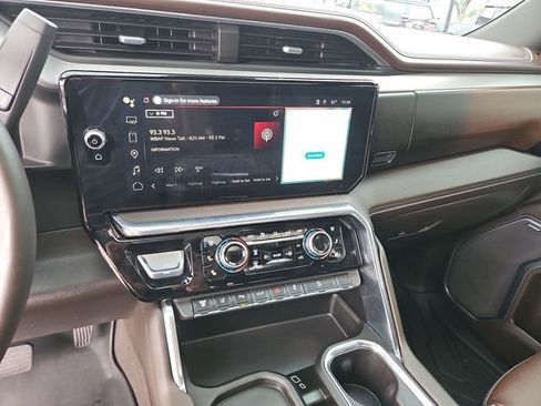 Used 2025 GMC Sierra 2500 Denali w/ Denali Reserve Package AWD/4WD image 11