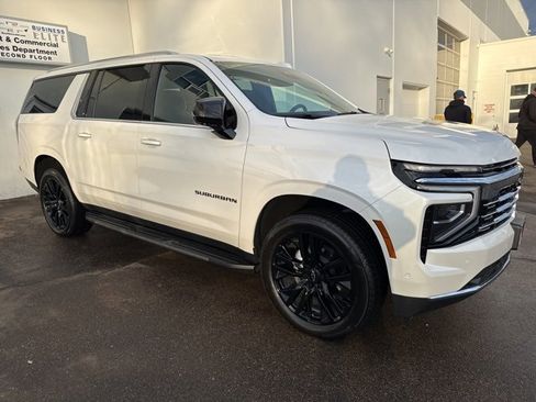 Used 2025 Chevrolet Suburban Premier image 2