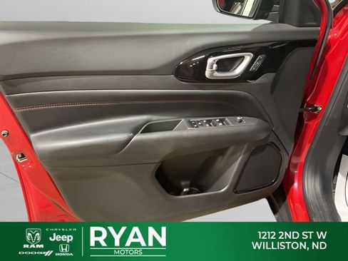 Used 2023 Jeep Compass Trailhawk w/ Trailhawk Elite Group AWD/4WD image 34