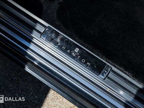 Used 2023 Rolls-Royce Phantom Extended Wheelbase RWD image 40